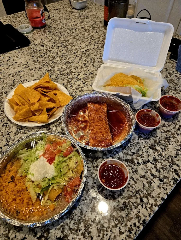 Enchiladas Verdes & Burrito w Tacos